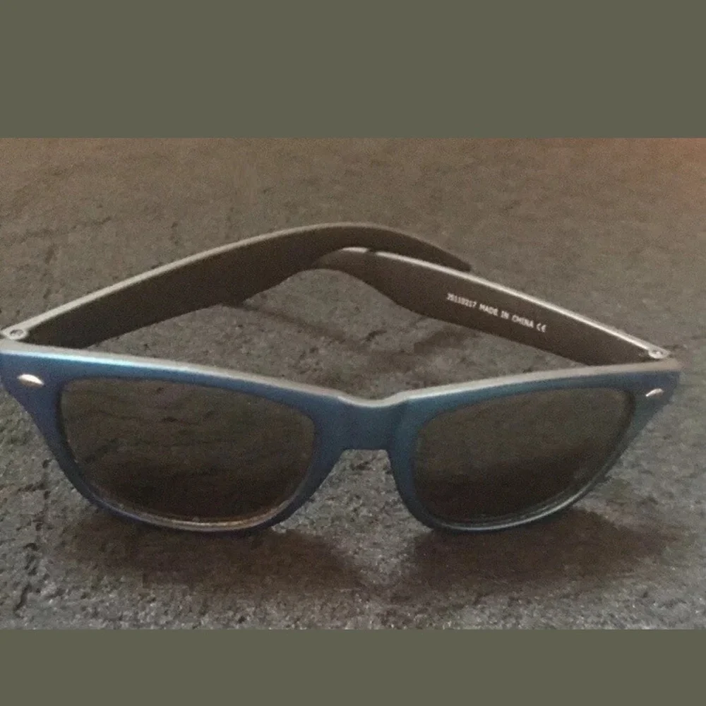 Assorted‎ Vintage sunglasses. Pick one.